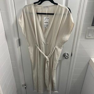 NWT! Zara cream Flowy wrap tie midi dress, can be worn multiple ways!, size S
